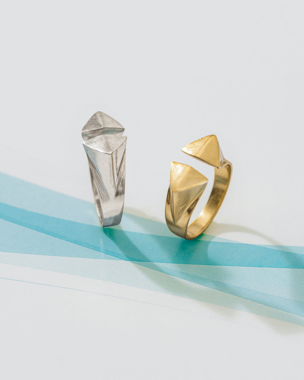 2 BEAKS RING