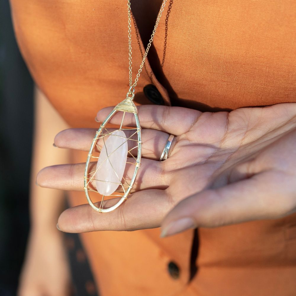 ROSE QUARTZ WIRE PENDANT NECKLACE