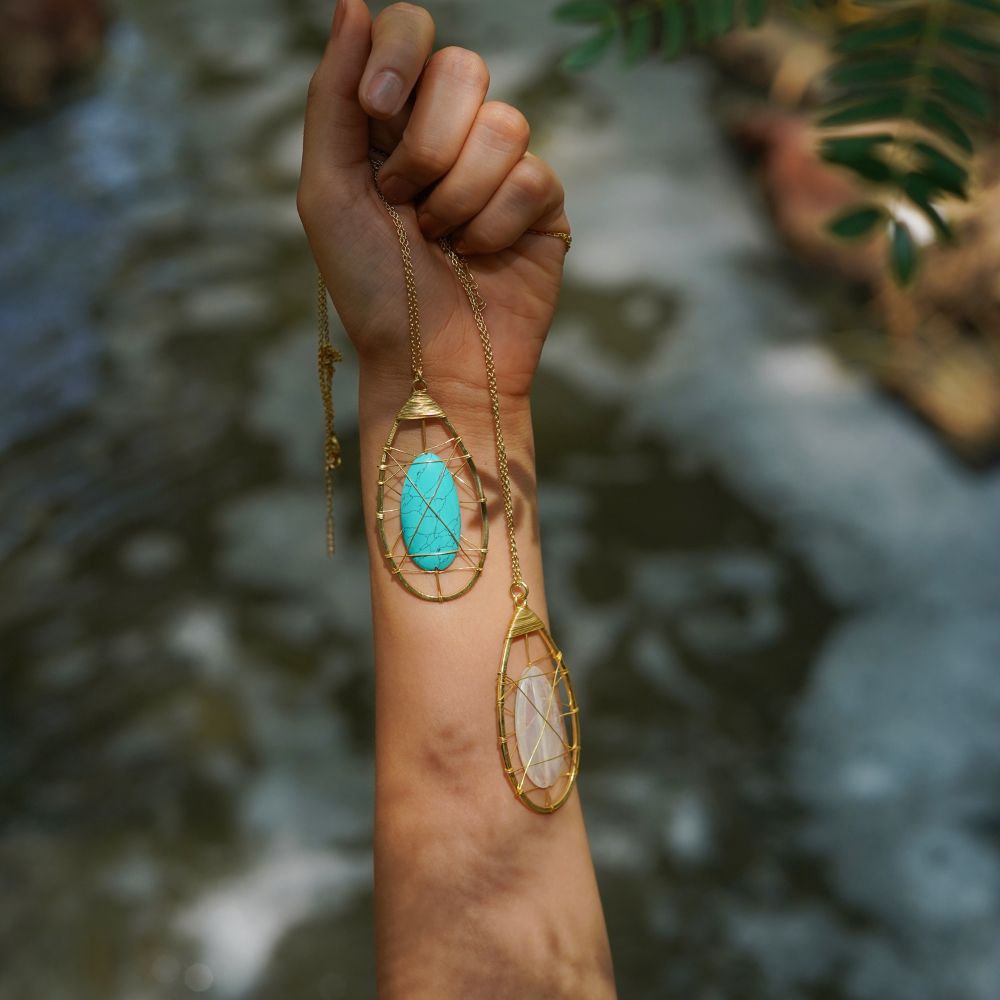 RAINBOW MOONSTONE WIRE PENDANT NECKLACE