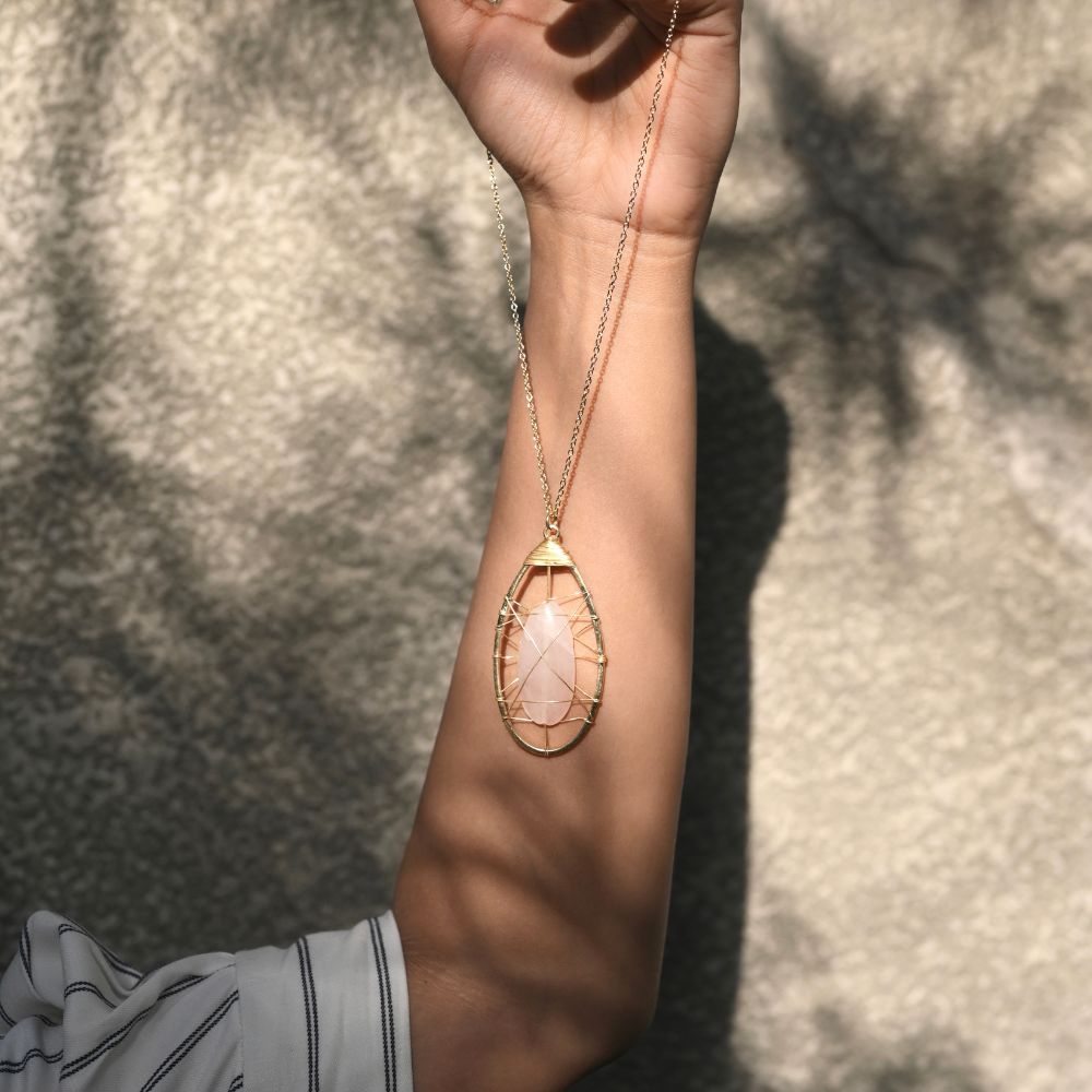 ROSE QUARTZ WIRE PENDANT NECKLACE