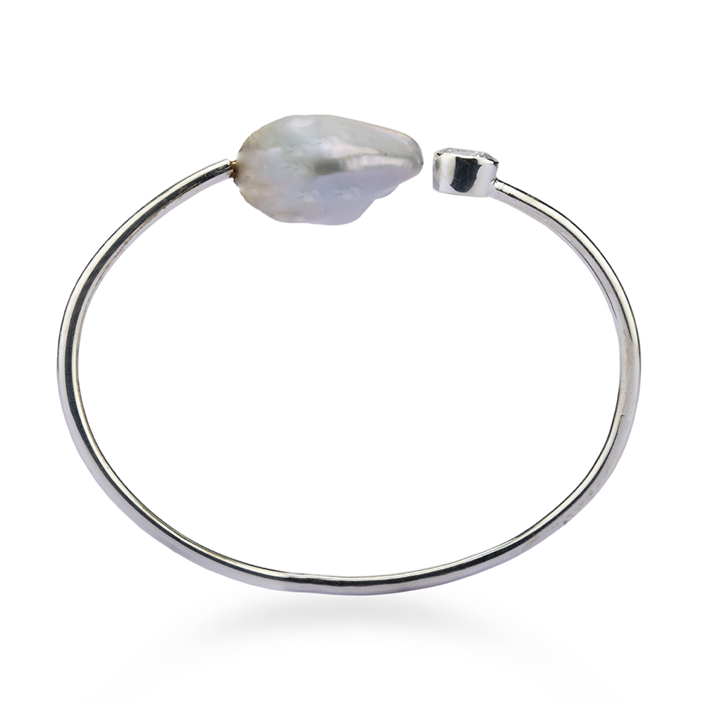 PEARL WRAP BANGLE IN WHITE