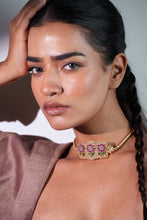 THREE FLOWER PETITE CHOKER