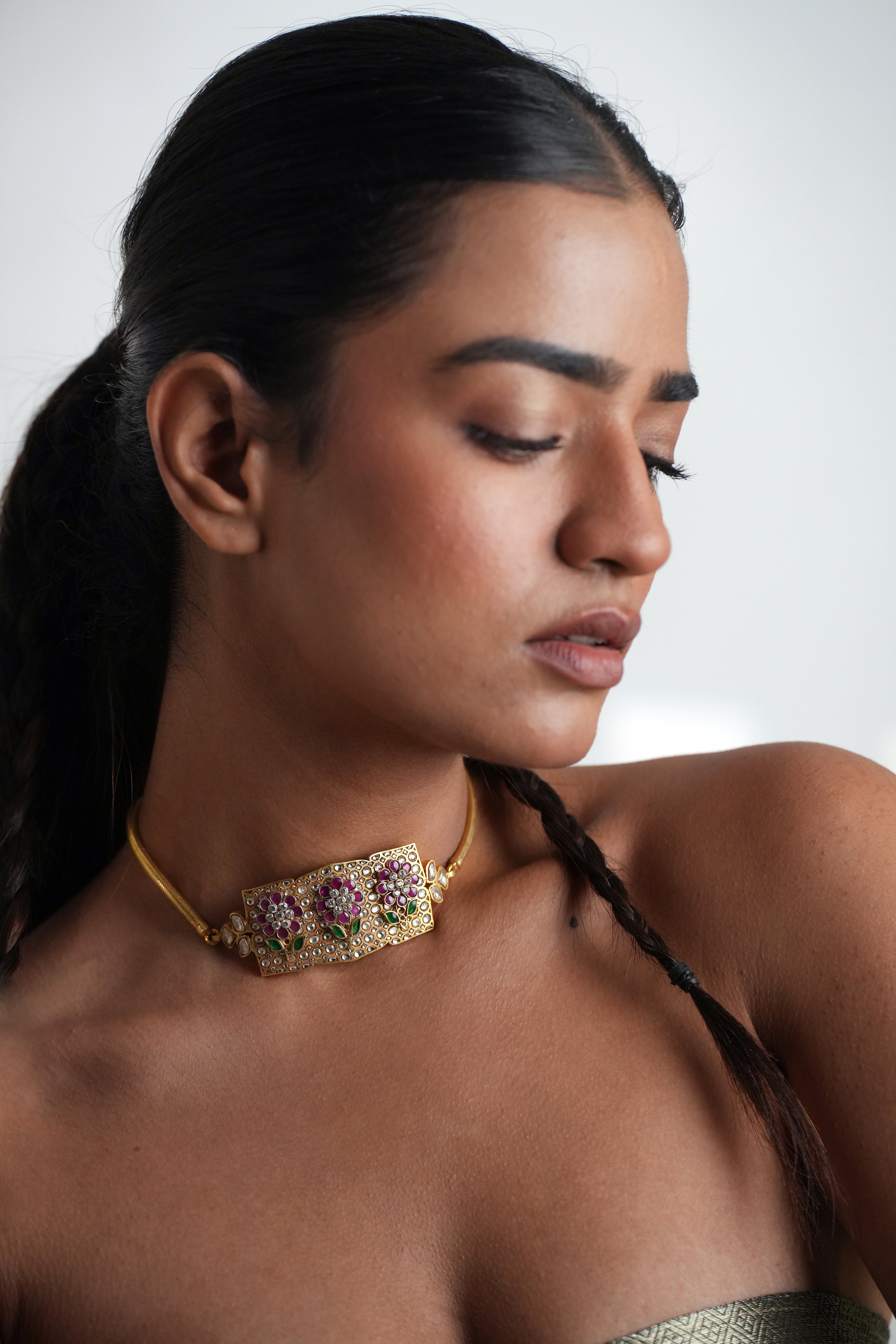 THREE FLOWER PETITE CHOKER