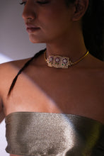 THREE FLOWER PETITE CHOKER