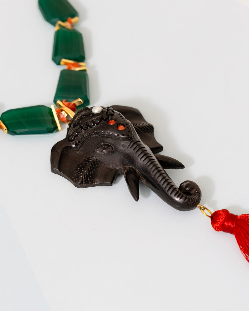 ELEPHANT LARIAT IN EBONY