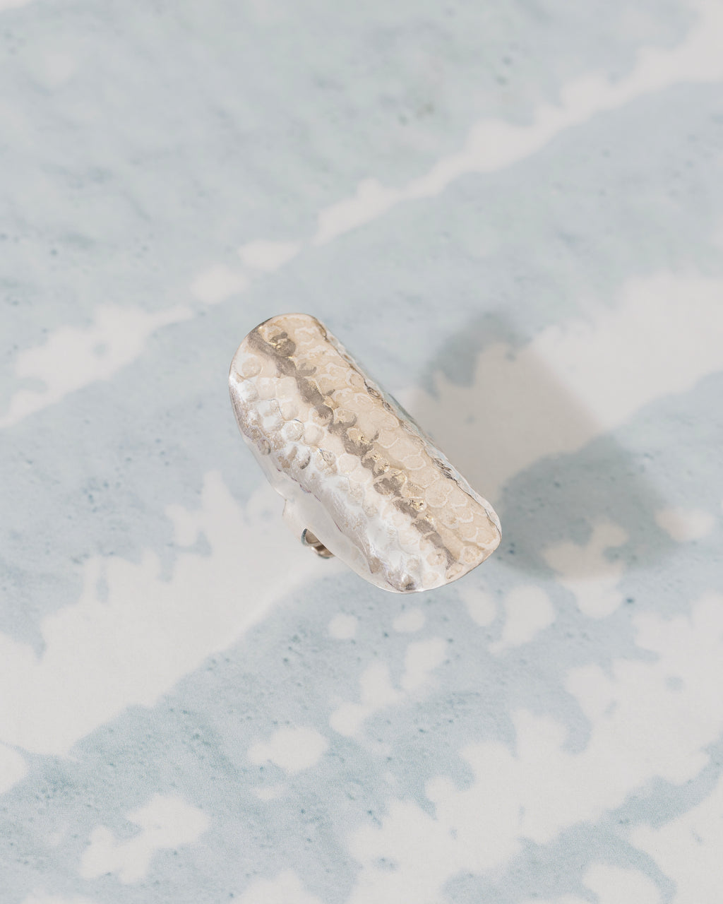 HAMMERED LONG RING