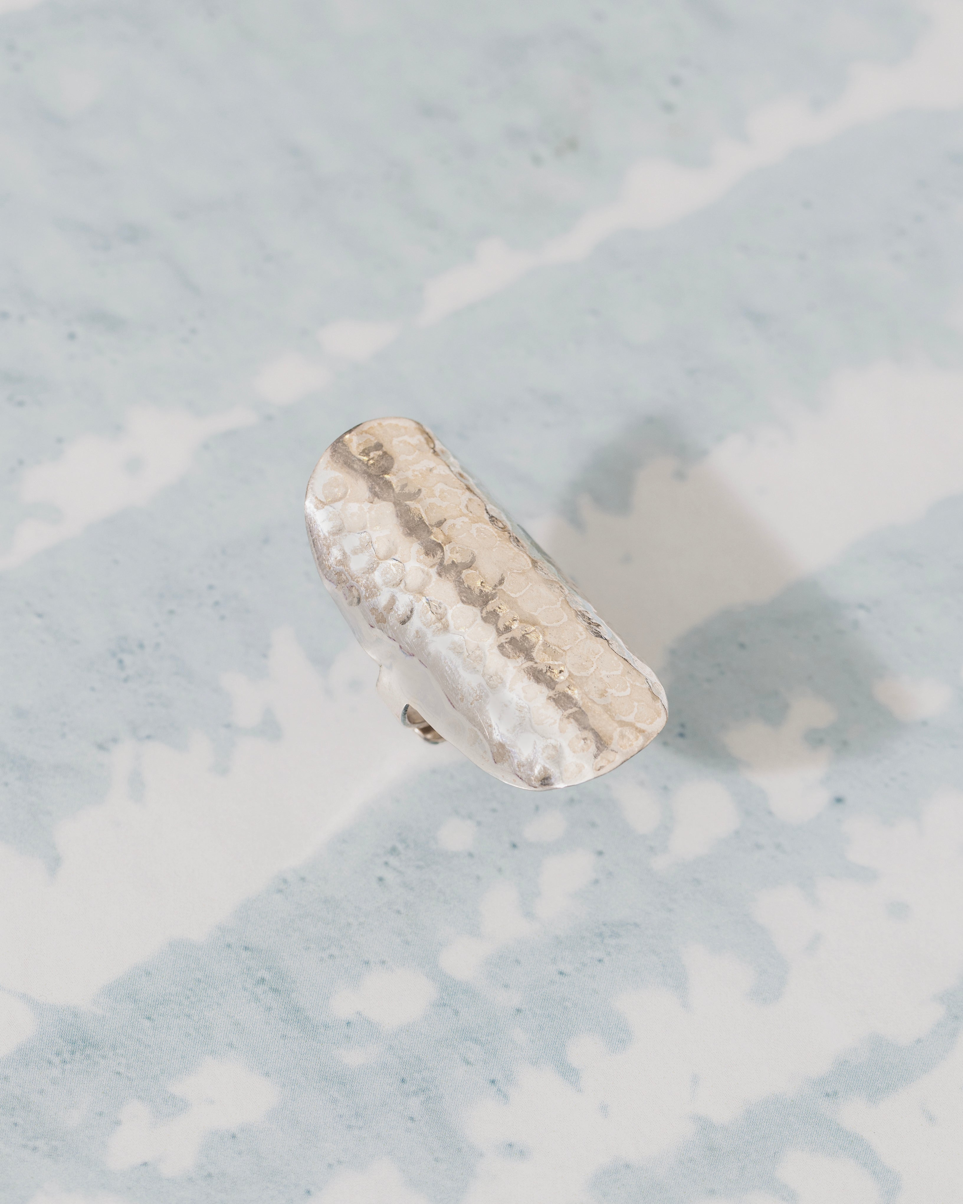 HAMMERED LONG RING