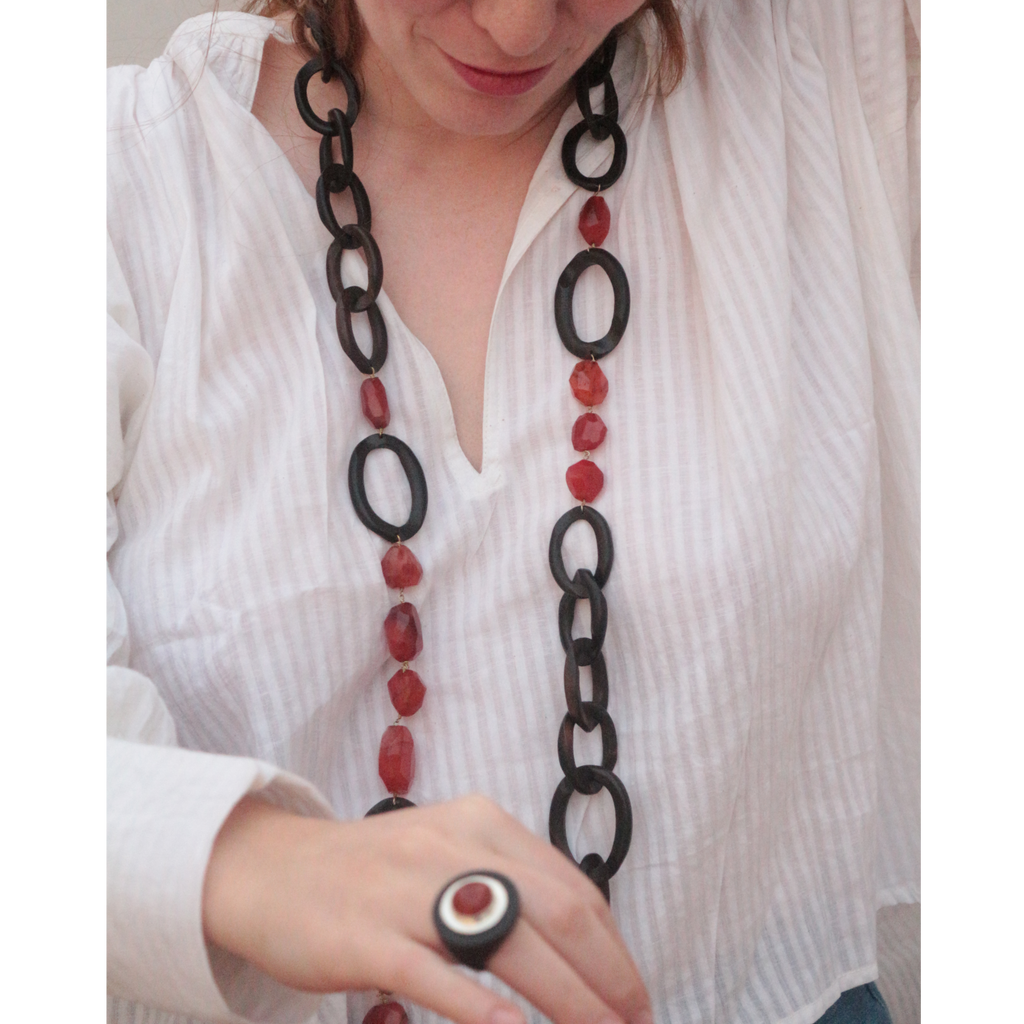 WOODEN LINKS CARNELIAN NECKLACE