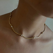 ARC NECKLACE WITH PEARLS