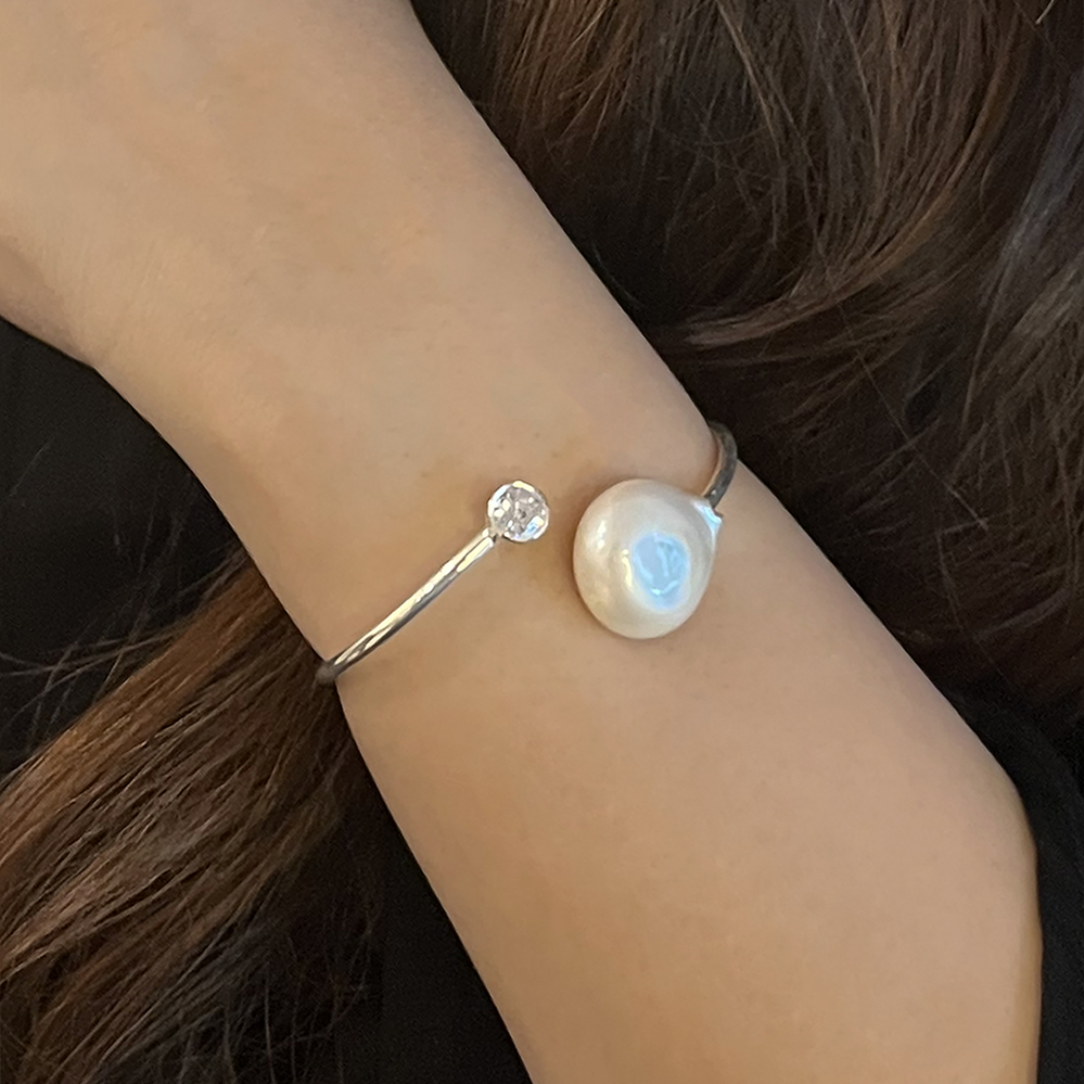 Pearl Wrap Bangle in White