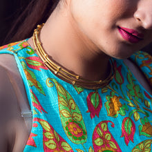 KOI GEOMETRIC CHOKER