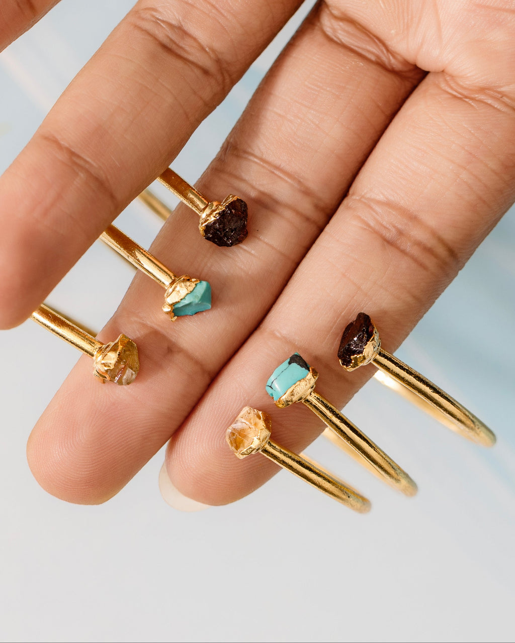 RAW STONES OPEN BANGLE IN GOLD
