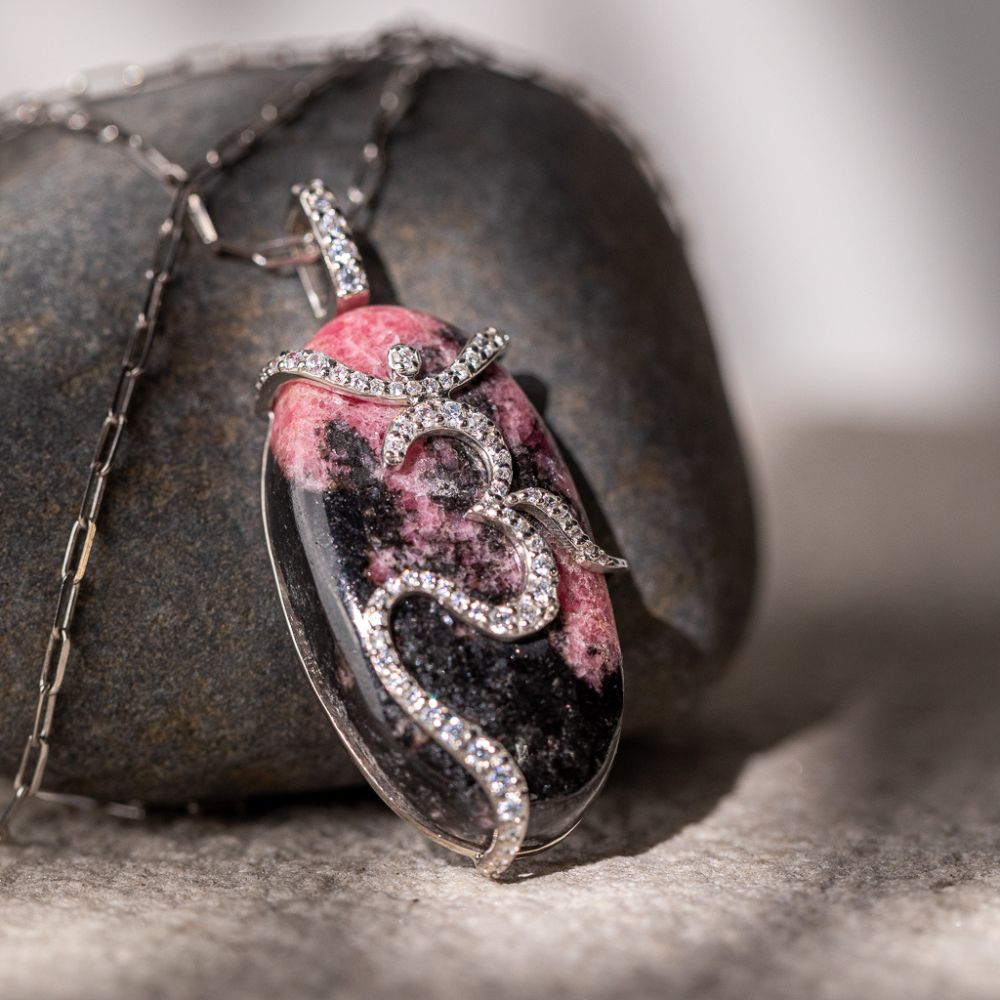 RHODO OM PENDANT NECKLACE
