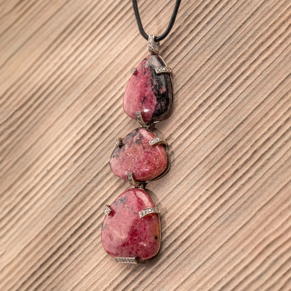RHODO TRINITY PENDANT