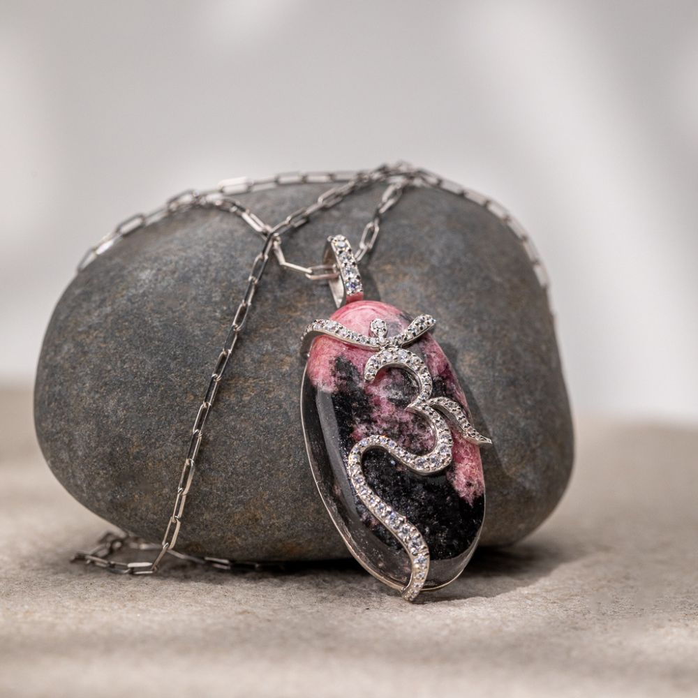RHODO OM PENDANT NECKLACE